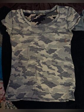 Army Style Print Tshirt size small